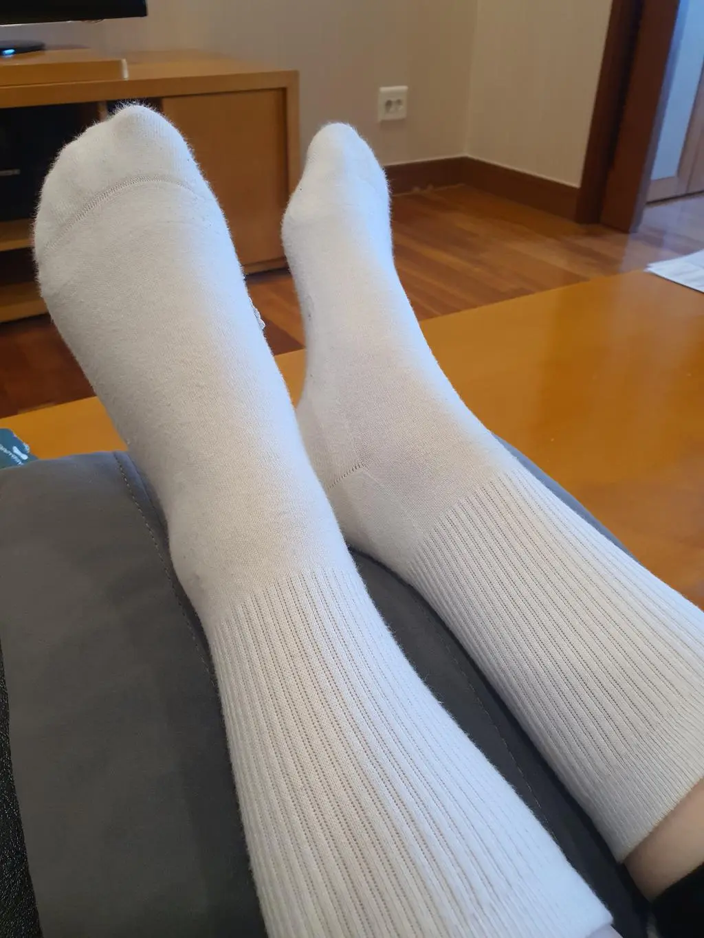 까다로운 중학생의 동절기 양말교체를 위해 검색하다가 모양이 심플하고 발바닥 쿠션 옵