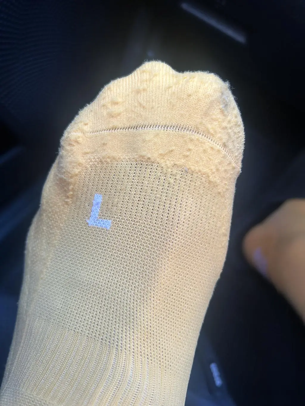 원래 나이키 양말만 신다가 발바닥 물집이 잡혀서
