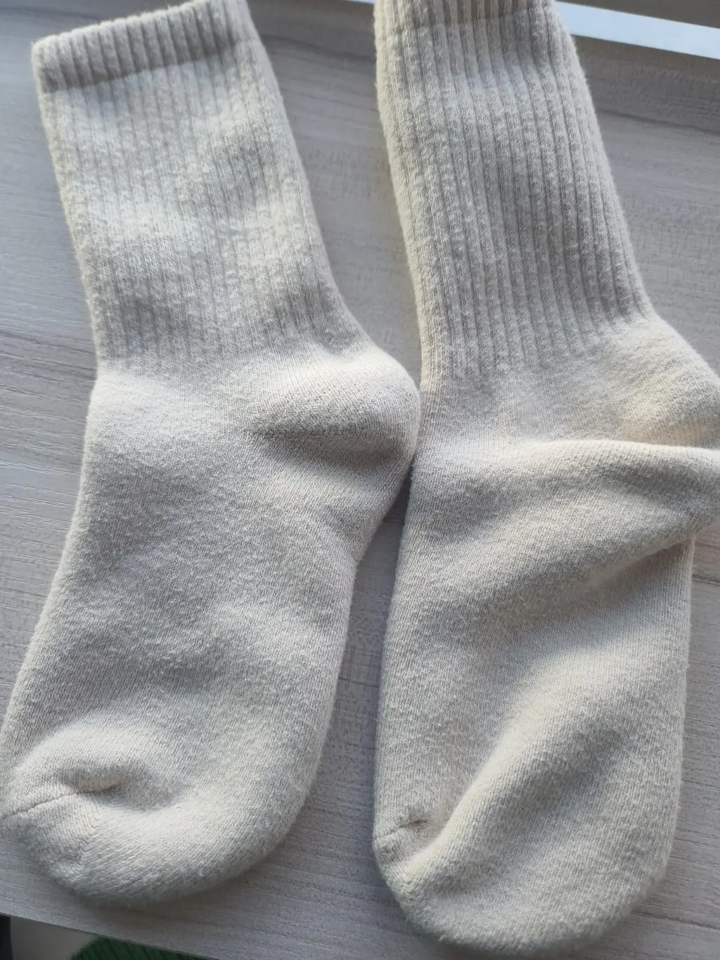 와이프가 추위를 많이 타서 구매했는데 대박 너무 부드러우면서 두꺼워서 와이프가 너무