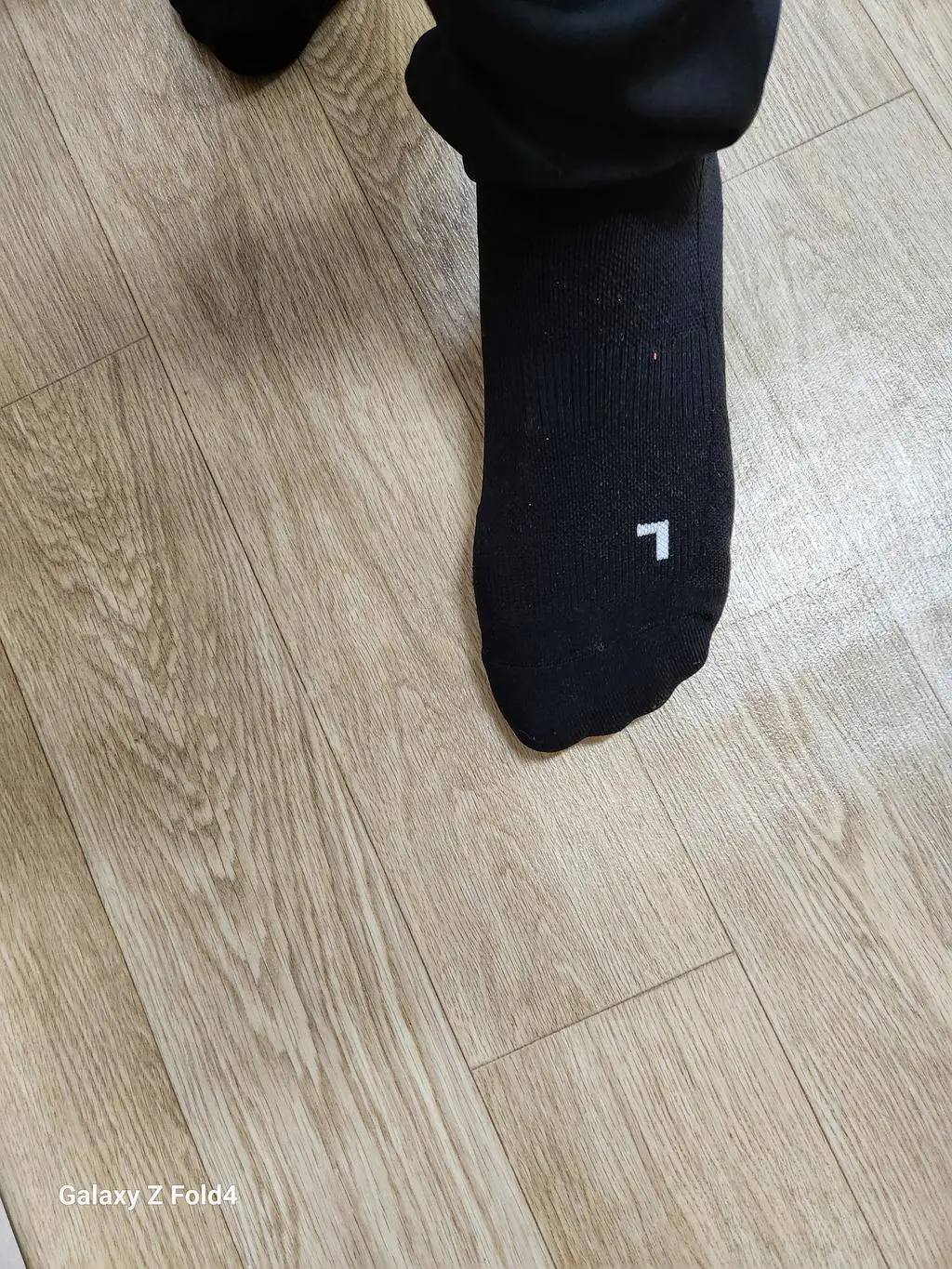 착용이 수월하고 내구성이 좋을 것 같아요.