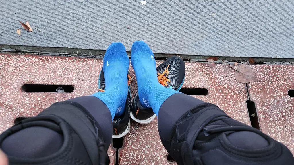 오늘 눈 덮힌 트렉을 러닝크루 삭스를 신고 달려 봤어요,  뭐랄까 플라시보 효과? 12km