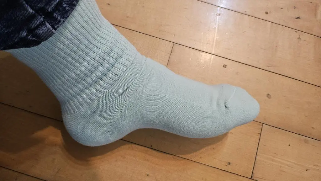 족저근막염으로 고생하며 병원 다니고 있는데 지인이 추천해줘서 구매하게 되었습니다.