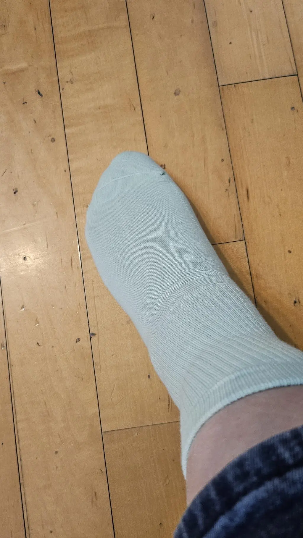 족저근막염으로 고생하며 병원 다니고 있는데 지인이 추천해줘서 구매하게 되었습니다.