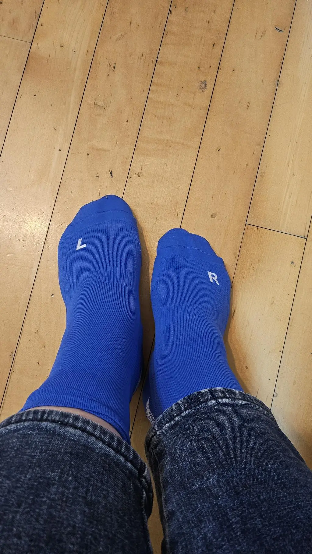 족저근막염으로 고생하며 병원 다니고 있는데 지인이 추천해줘서 구매하게 되었습니다.