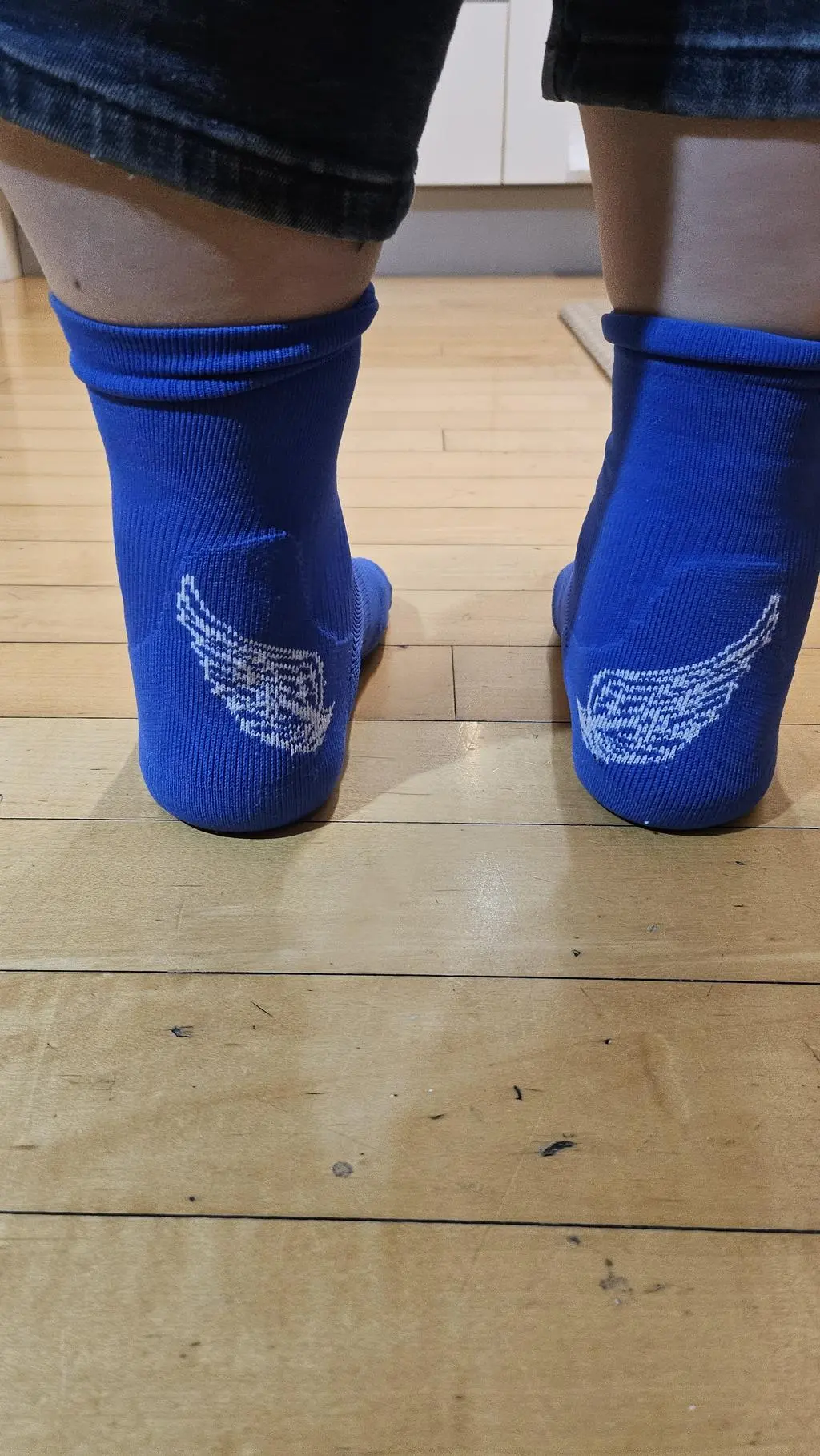 족저근막염으로 고생하며 병원 다니고 있는데 지인이 추천해줘서 구매하게 되었습니다.