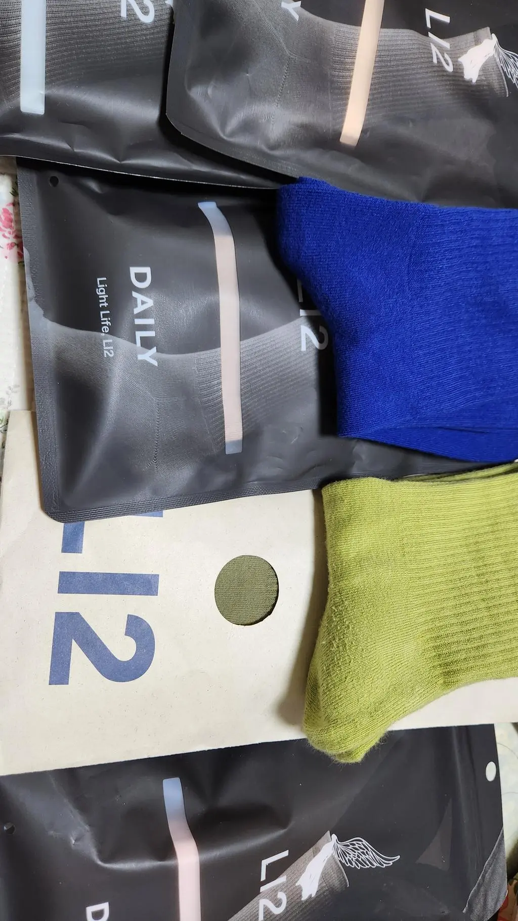 신어보고  넘 좋아서  계속 추가구매하게 되는  양말이네요