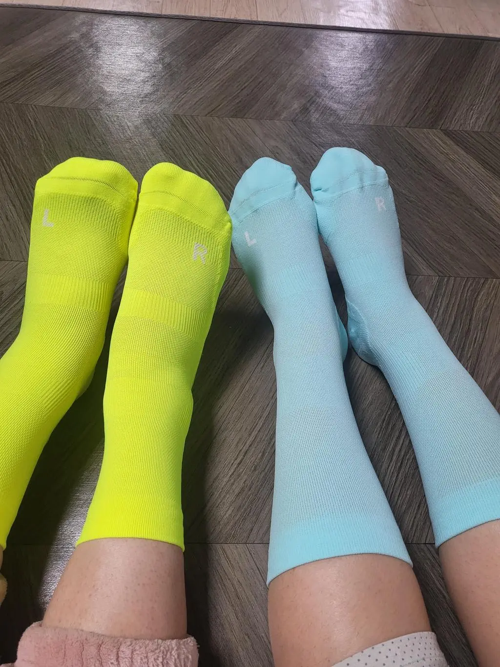 총3개시켰는데 주황색은 왼쪽만왔네요
