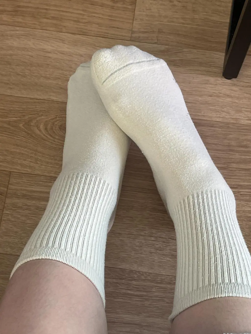 여름에 발아팟을때 한번 사보고 이후 너무 좋아서 또 재구매 합니다 이제는 이 양말 아