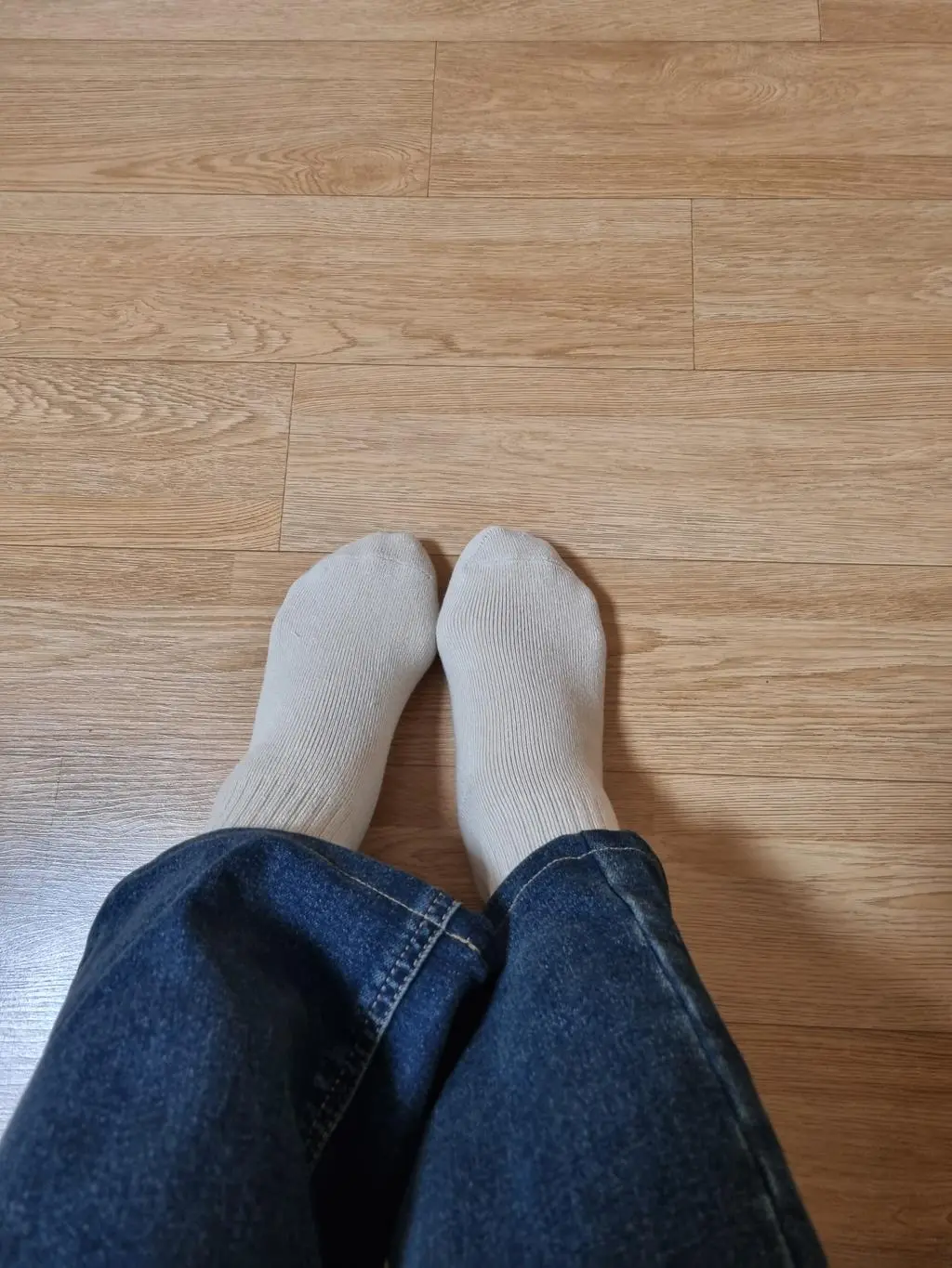 보온도 좋고 발도 편해요 색도 여러가지라 알주일 기분따라 날씨따라 골라서 신어요