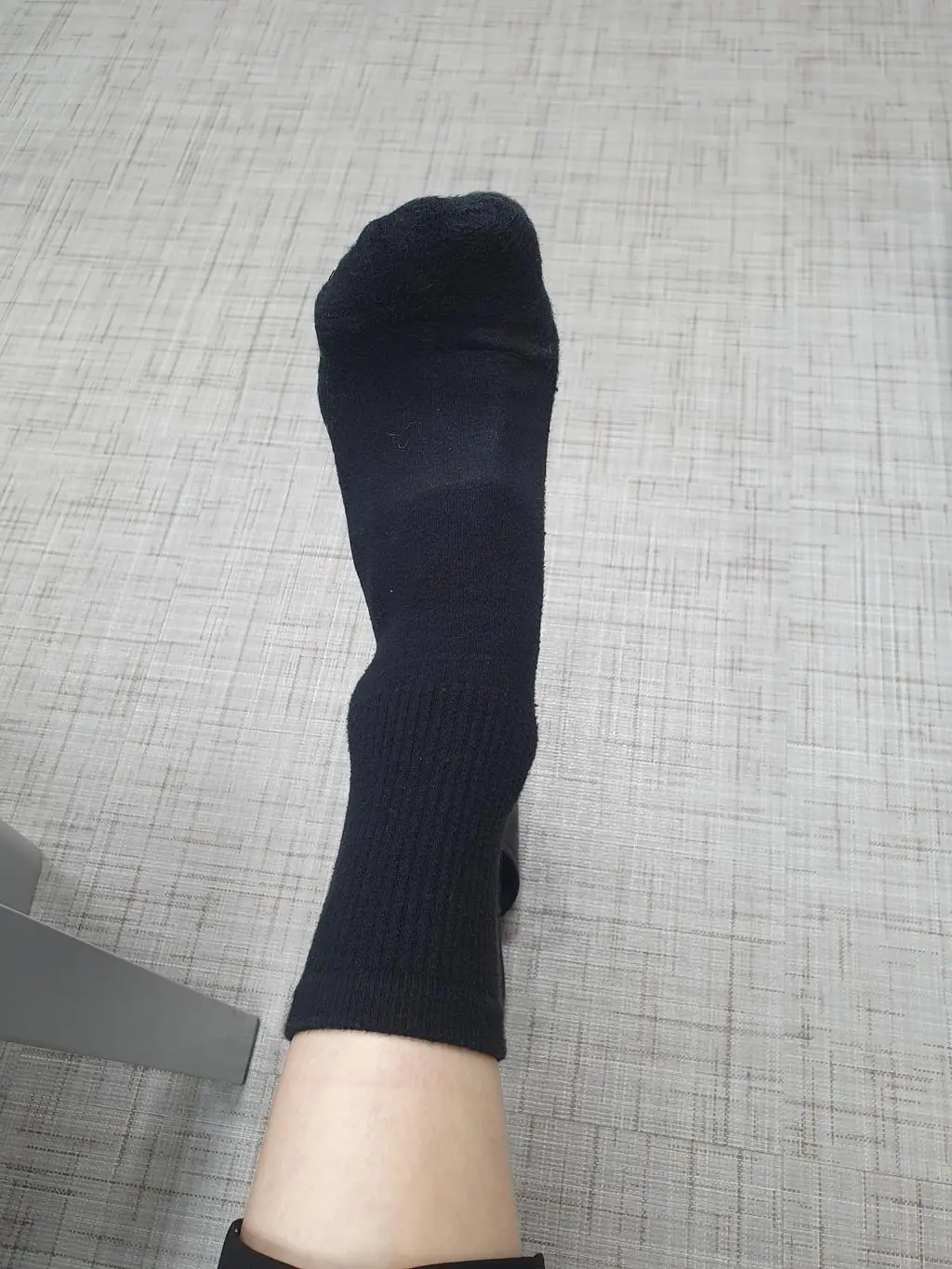 딸이랑 사이좋게 반반 나눠 신다가
