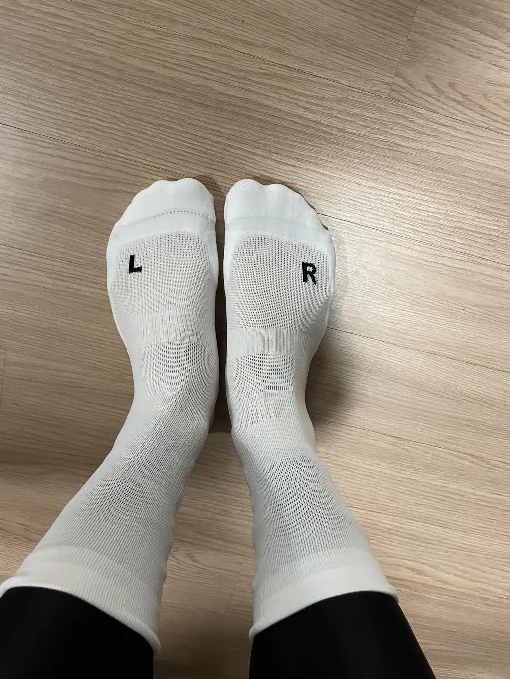 발을 잘 감싸줍니다. 러닝할때 좋네요!