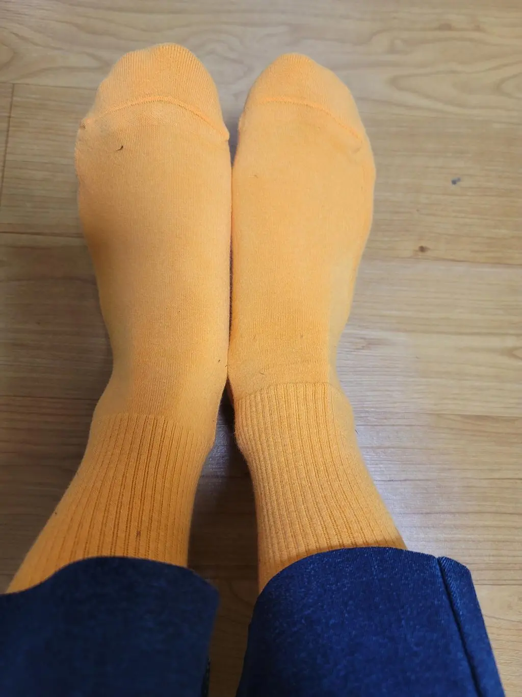 색감도 매력적이고 착용감도 좋은데 발건강에도 좋다고하니 잘신어볼께요.