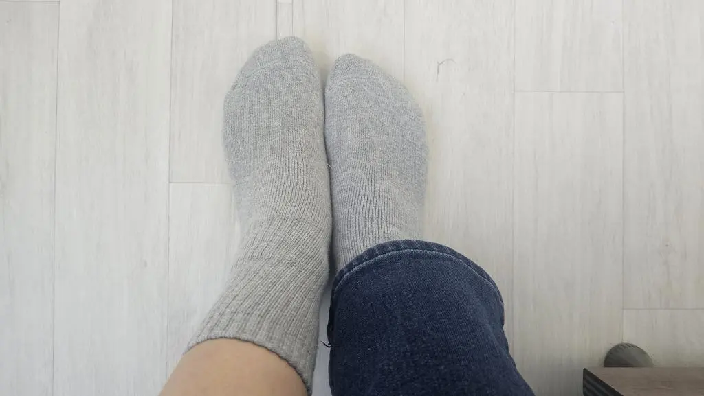 색상을 여러개해서 주문했어요  아이들과 서로 나누었고.  기존  양말도 좋지만 날이 추