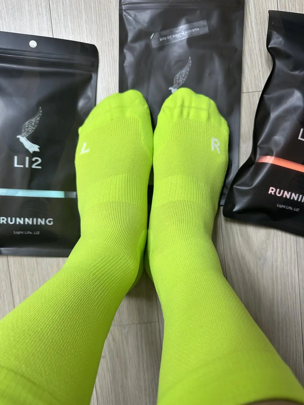 처음 신었을 때 CEP 양말 신는 쫀득함이 들어서 러닝화 신고 장거리 달리기를 했는데 신