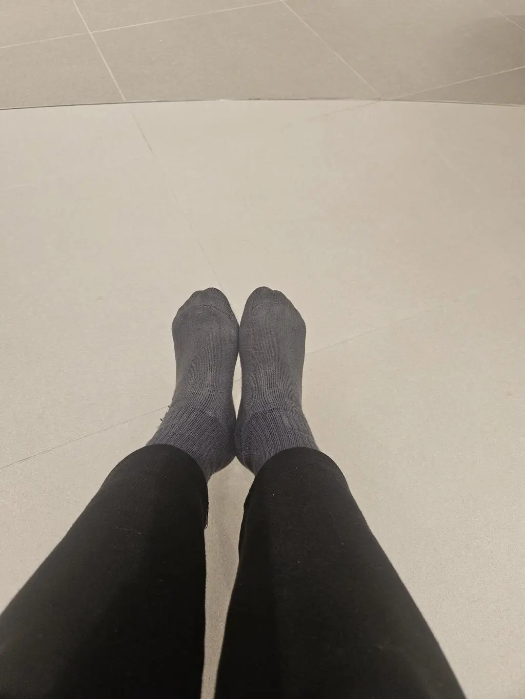 발이 진짜 편하고 하루종일 서서 일을 하는데 발바닥이 너무 푹신해서 좋아요~~선물도 