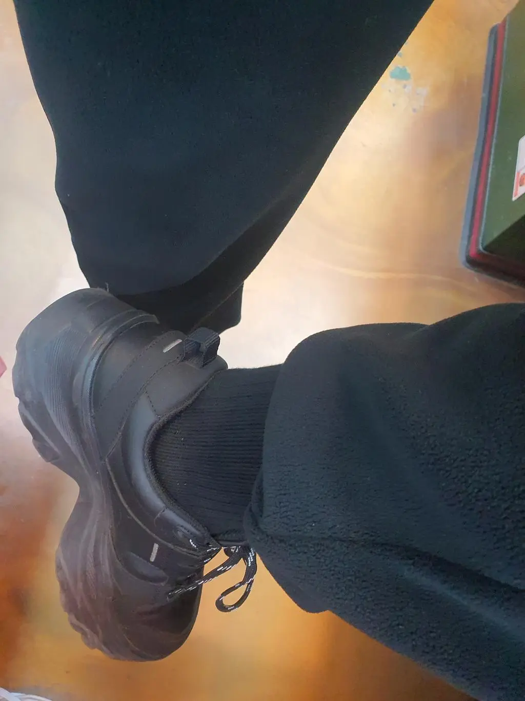 따뜻하고 좋은데 s는 260은 무리가 있을듯요. 배송이 느려요