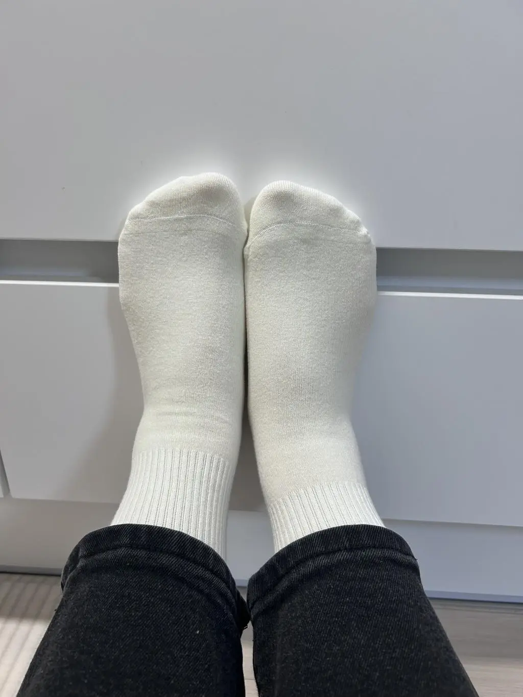 확실히 착용감이 너무 좋아요👍 부드러운 면이 단단하게 잡아주니 발이 편했어요😁 재주