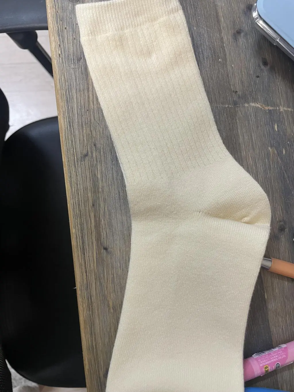 양말이 튼튼하고 재질이 좋아서 잘 늘어나지도 않고 오래신을 수 있을것같아요! 그리고