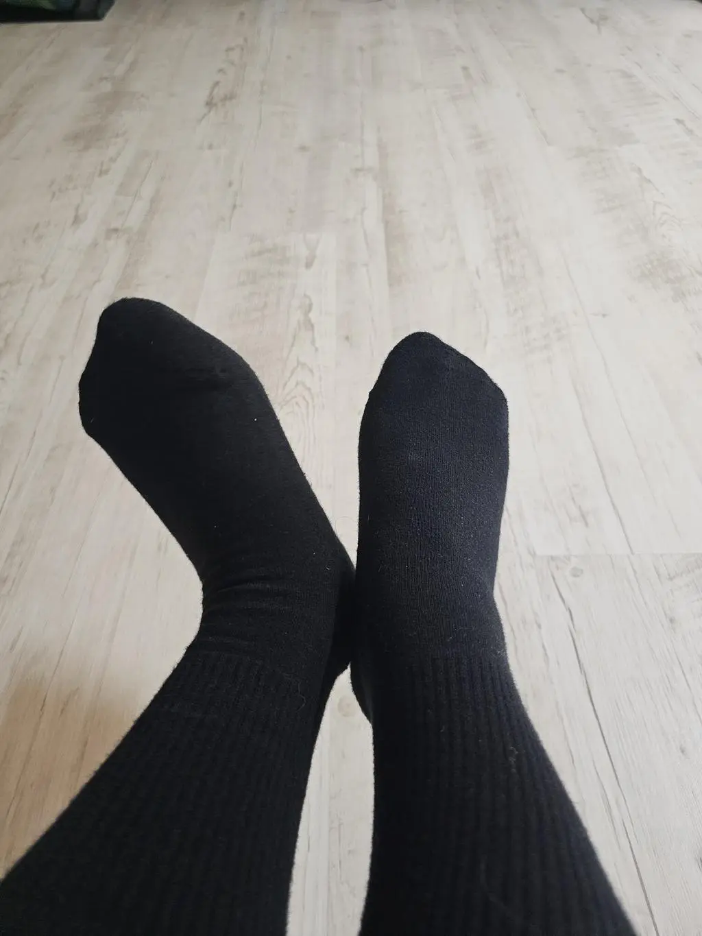 처음 신었을때 착용감이 좋았어요. 따듯하고 톡톡한 느낌이 좋아요. 발목이 조이지 않아