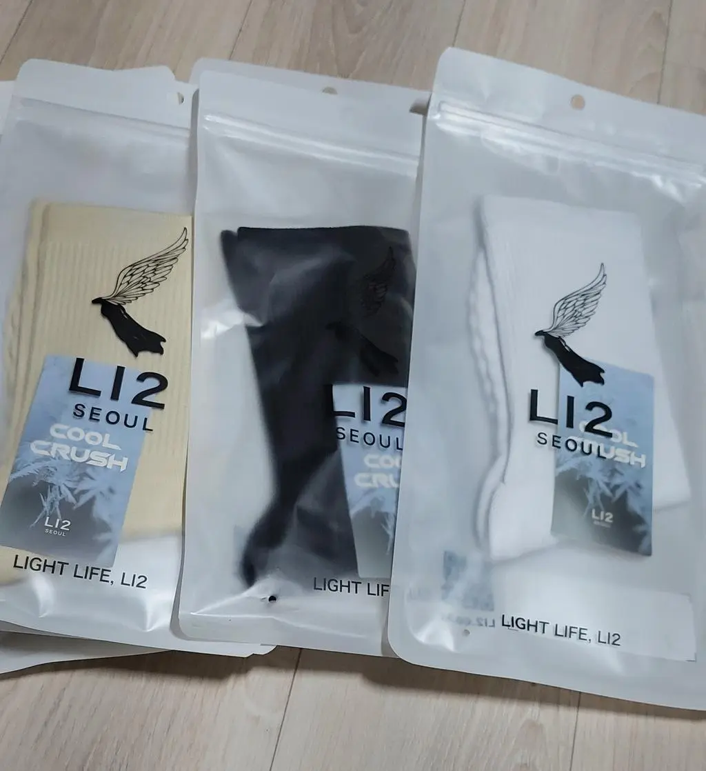 딸아이가 발이 너무 편하다고 와이프와 같이 신으라고 추개 구매했습니다. 단, 보풀이 