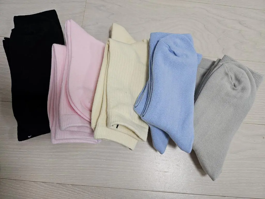 블프라 좋은양말을 싸게 구입했습니다. 발목을 집아주는게 답답하지않아 아주 좋아요. 