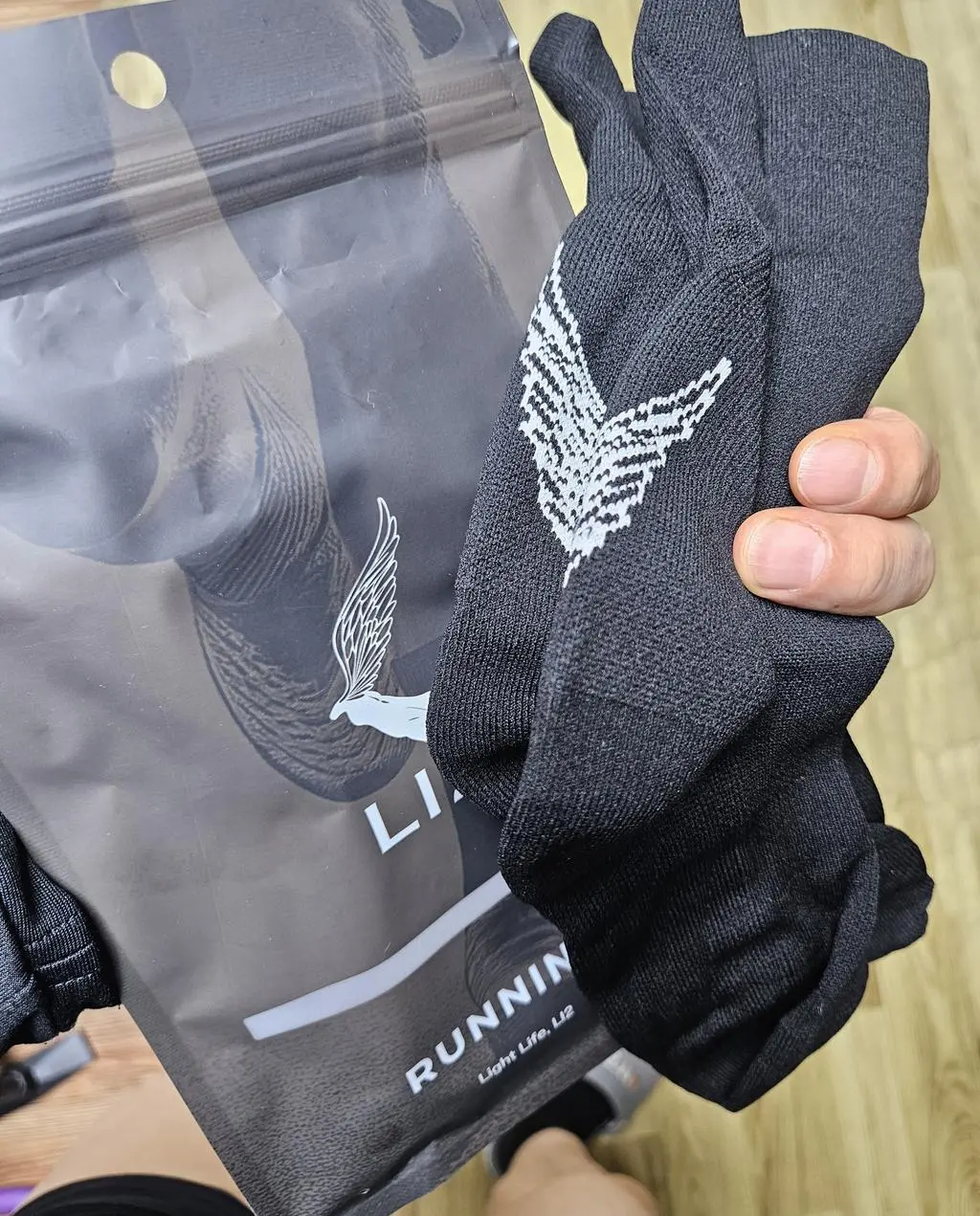 발에 촥 감김 . 좋은 양말입니다.