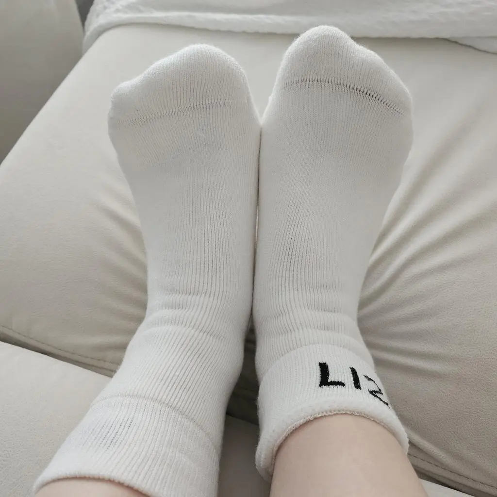 수족냉증이라 수면양말 신어도 발 겁나 찬데, 
