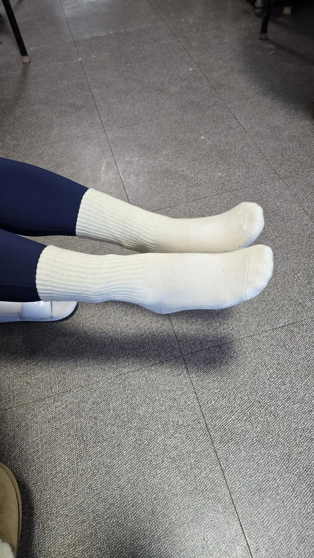 쫀쩐하고 발목도 잘잡아주네요
