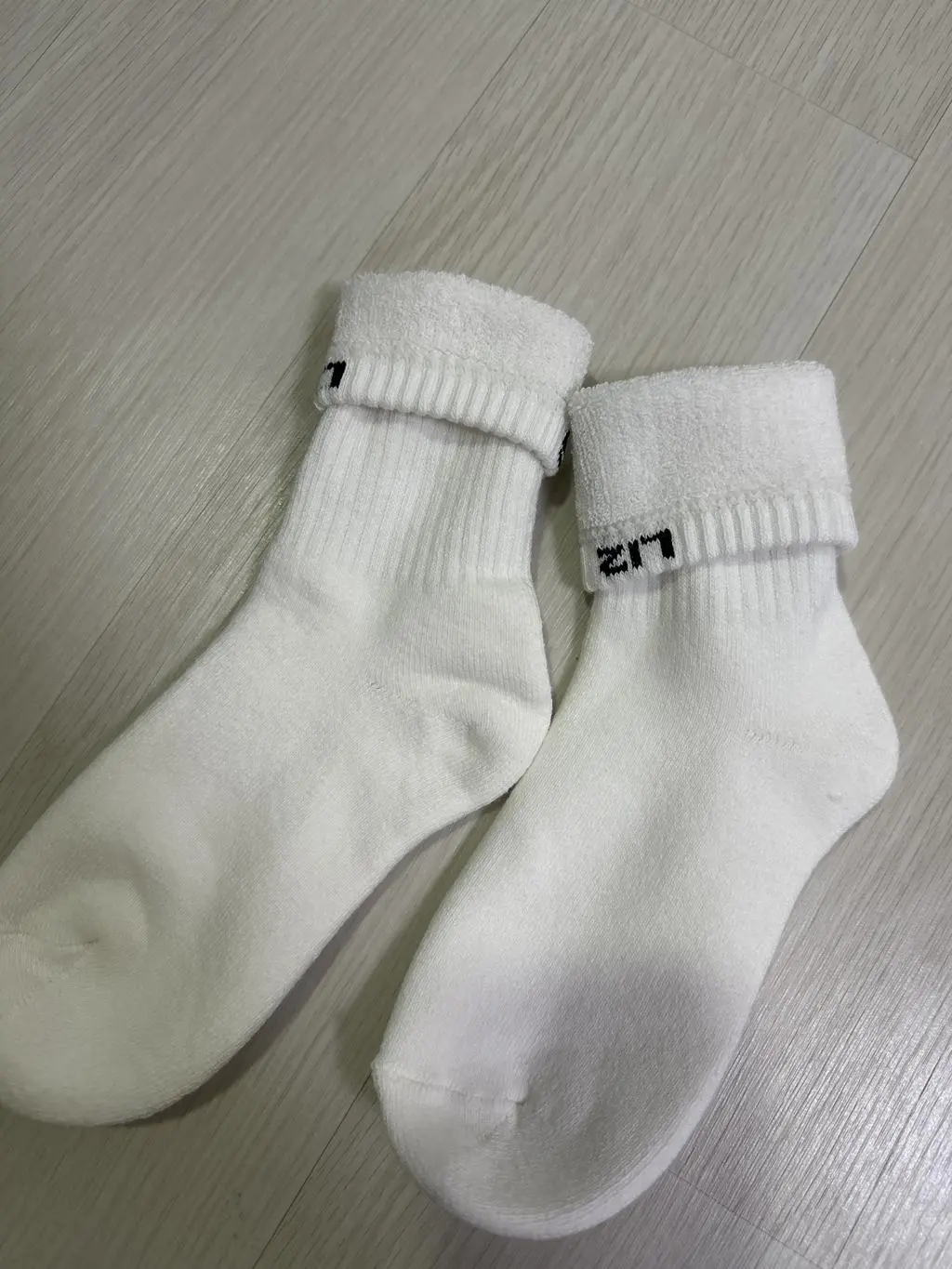 230 인데 xs s 두사이즈 다 편하고 좋아요
