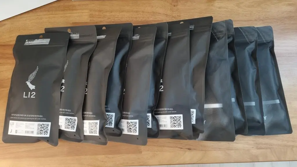 색상도 이쁘고 바닥도 도톰해서 폭신폭신해서 아주 잘 신고있어요..이번에 블프세일까지