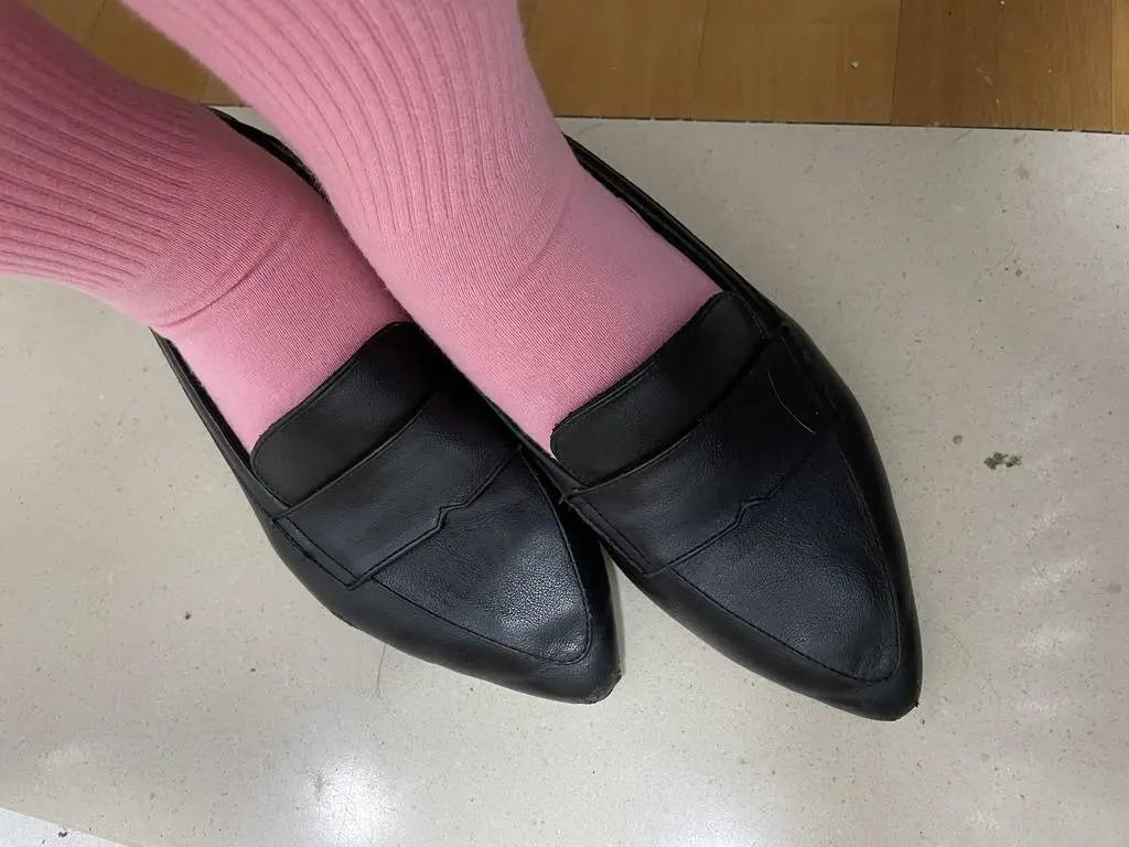 양말 얕봤다 큰코다쳤습니다:) 컬러넘 예쁘고 발도 넘 편해요. 조이지도 않고 흘러내리