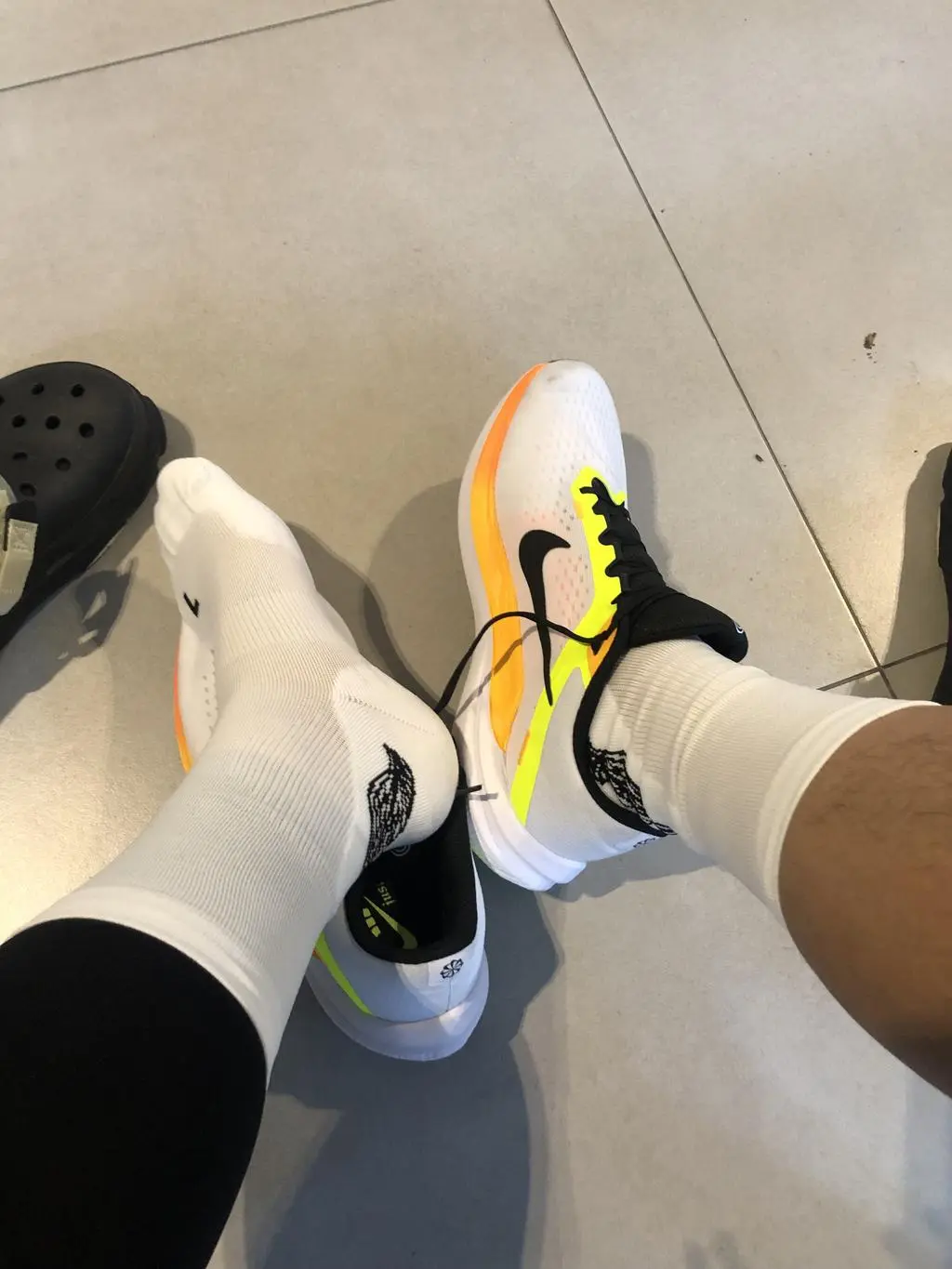 가볍고 좋습니다. 적당히 타이트하고 신경써서 만든 느낌을
