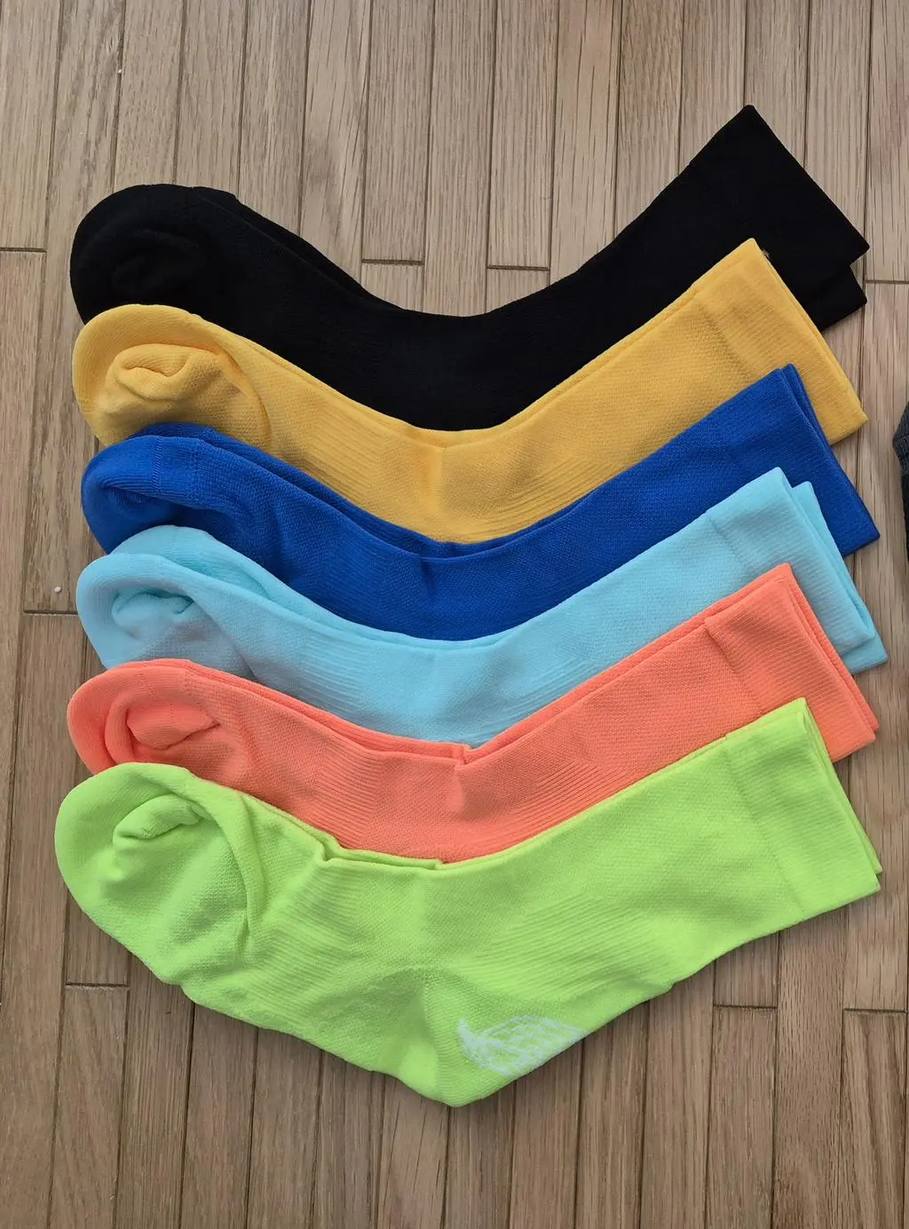 발에 땀이 많이 나는 편이라 평소에 스포츠 양말만 신어요.
