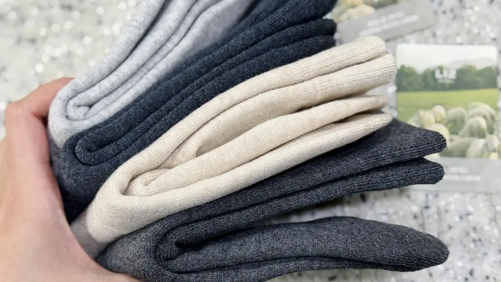 신어보니 발바닥에 닿는부분이 보들보들하고 따뜻하네요
