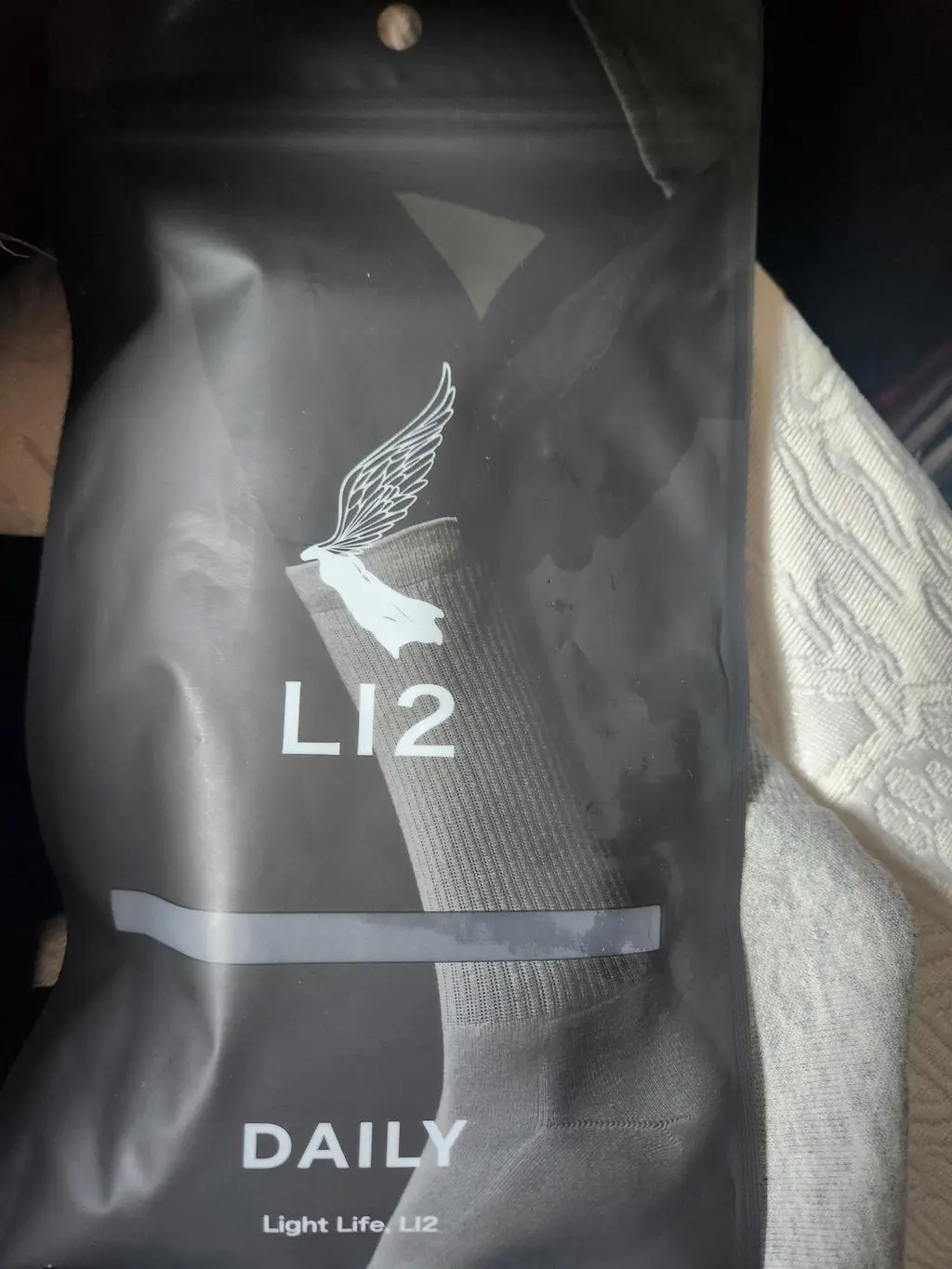 친구에게 선물받아서 신어보고, 
