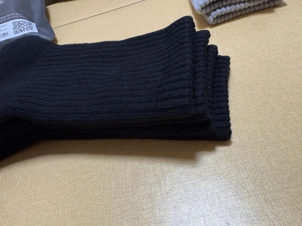 양말치곤 비싼편인데 길이가 다 짝짝이네요. 교환 해주신다했는데 귀찮아서 안했어요 ㅋ