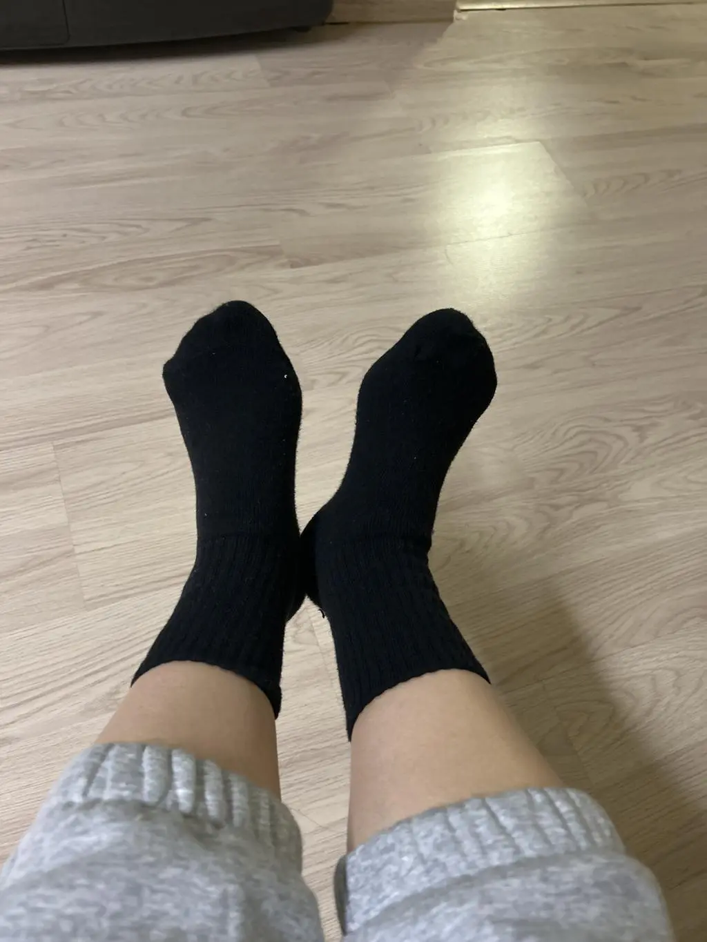 발 230인 여성이에요, 사이즈 잘 맞고 양말 정말 따뜻해서 만족스러워요! 워낙 겨울에도