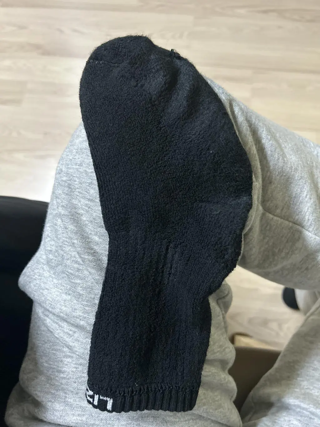 발 230인 여성이에요, 사이즈 잘 맞고 양말 정말 따뜻해서 만족스러워요! 워낙 겨울에도