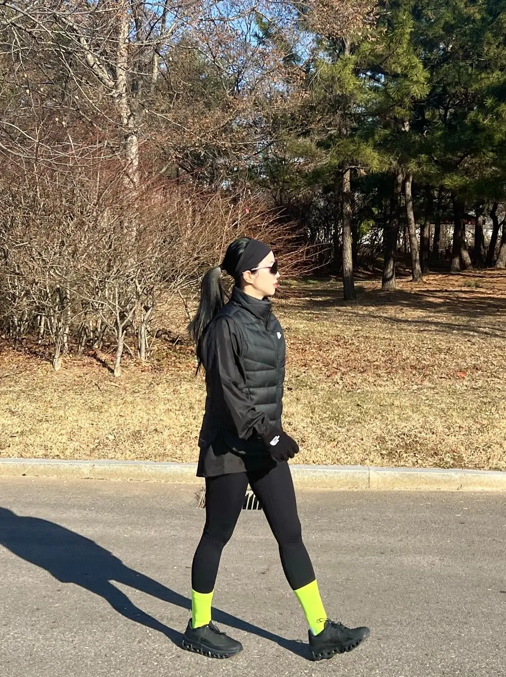 제가 신어보고 좋아서 남편과 지인분들것 함께 구매했어요~ 일단 쿠션감이 톡톡해서 좋