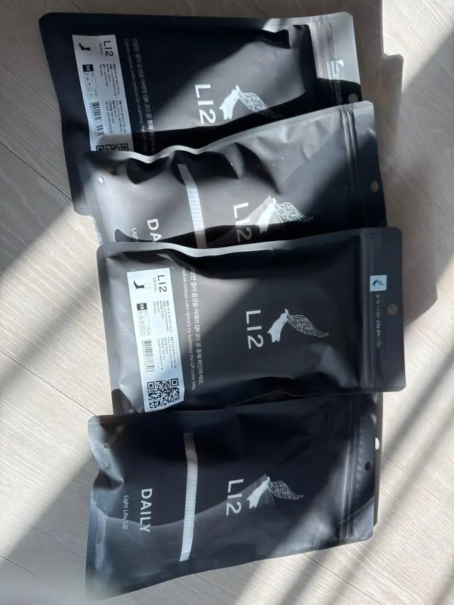 발이 편안한 양말이라해서 구매해봤는데 정말 그랬음 좋겠어요:)
