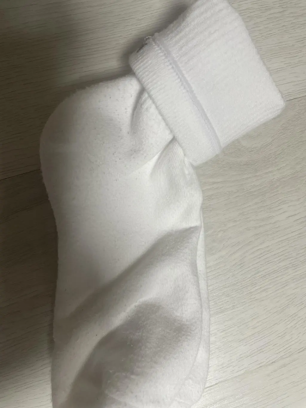 남편이 하루종일 더 편하고 가볍게 다녔으면해서 선물했어요