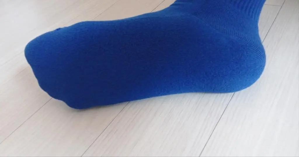 리투의 에어 데일리 크루 삭스를 며칠 신어 본 결과 평소에 신던 일반 양말과 비교해 확