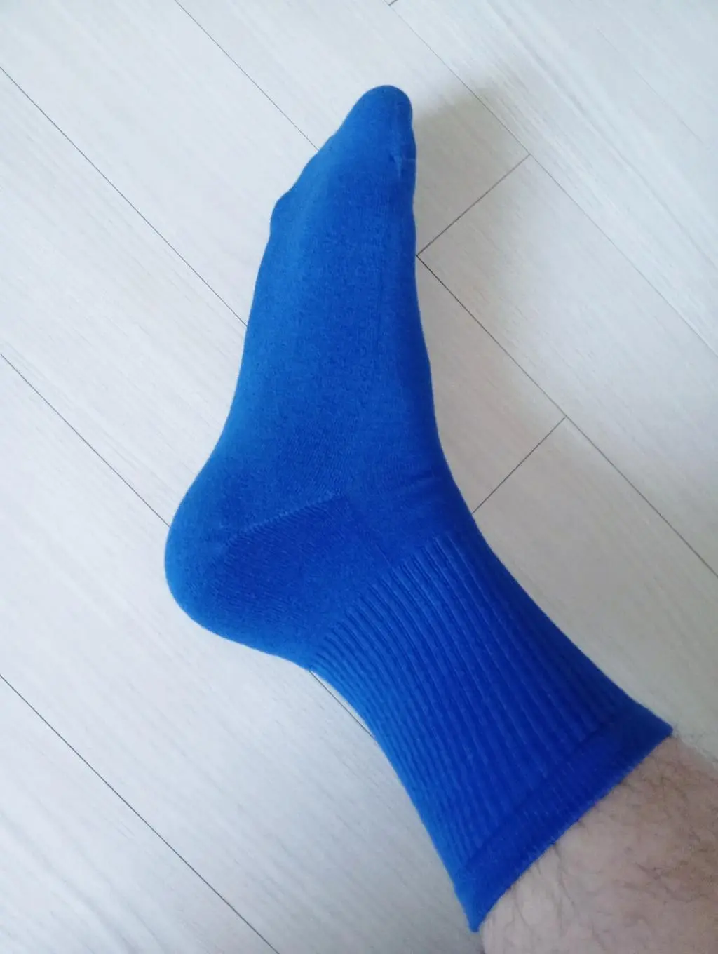 리투의 에어 데일리 크루 삭스를 며칠 신어 본 결과 평소에 신던 일반 양말과 비교해 확