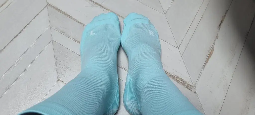 최고입니다. 런닝에 요즘 미쳐있는 사람으로 여러 양말을 사봤지만 이렇게 깔끔한 착용