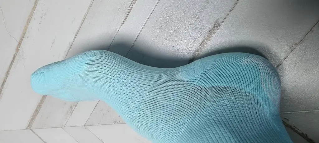 최고입니다. 런닝에 요즘 미쳐있는 사람으로 여러 양말을 사봤지만 이렇게 깔끔한 착용