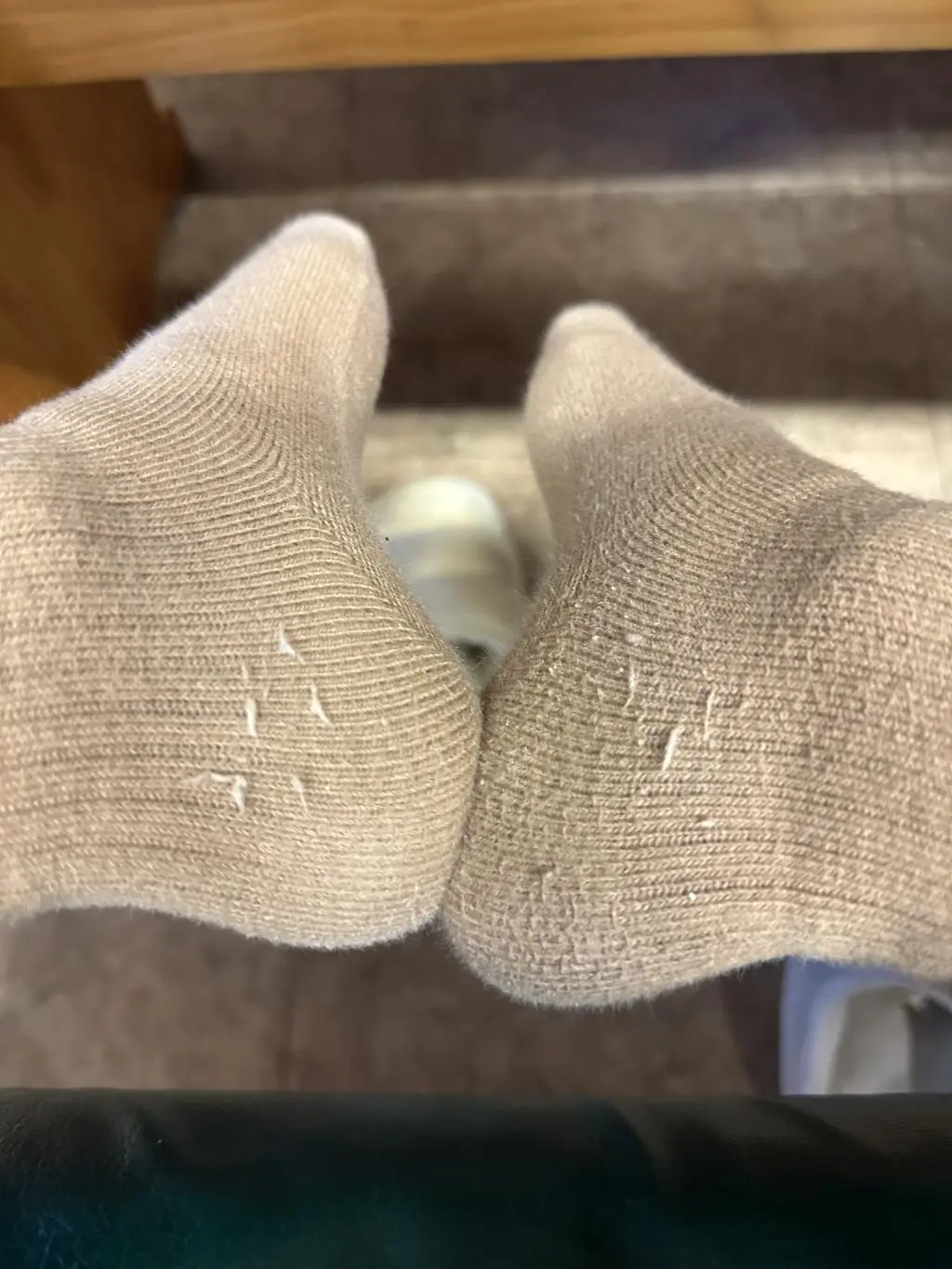 한번 신었는데 왜 이러죠ㅠㅠ 다른 색도 이렇게 되요…….. 