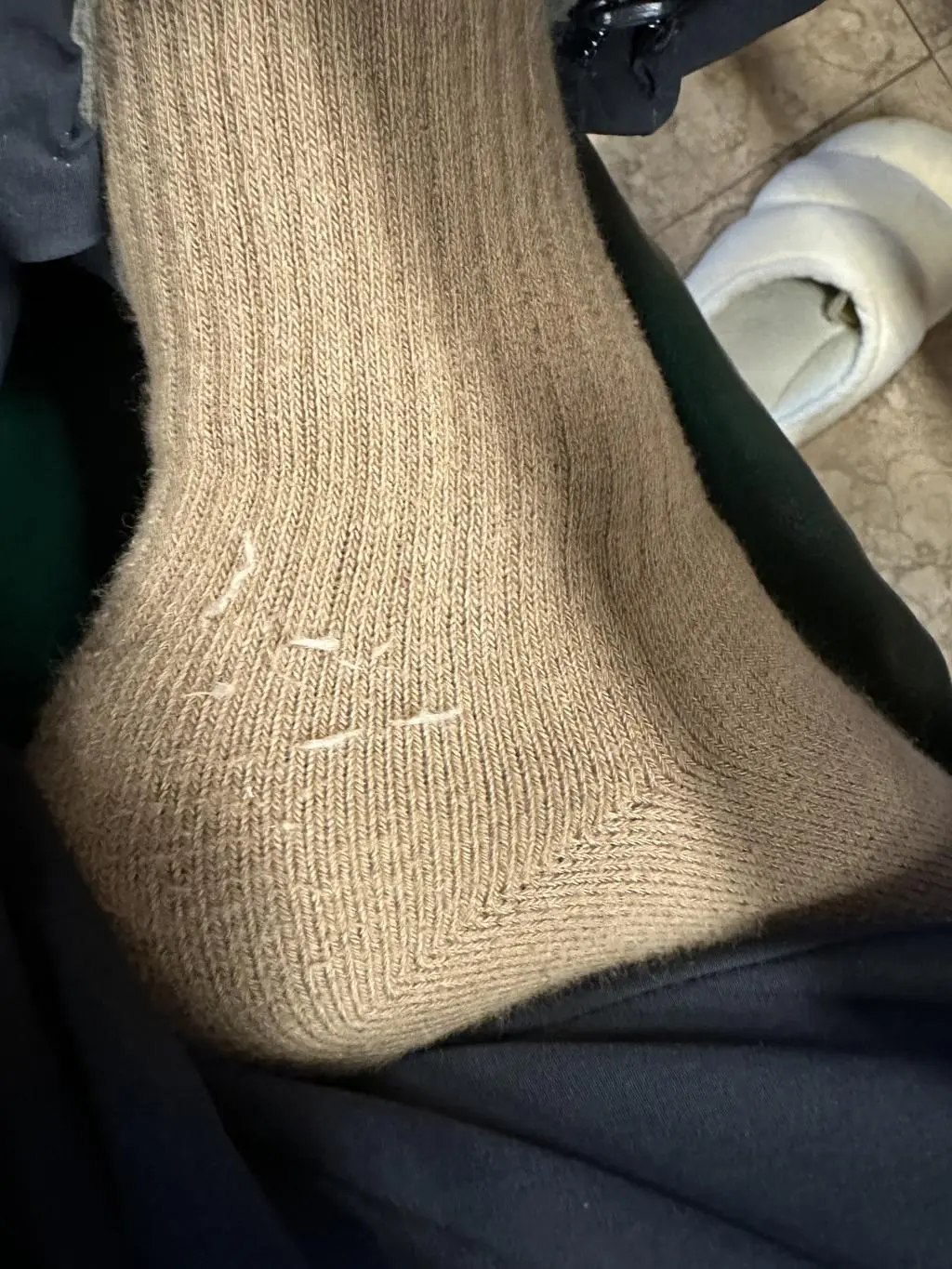 한번 신었는데 왜 이러죠ㅠㅠ 다른 색도 이렇게 되요…….. 