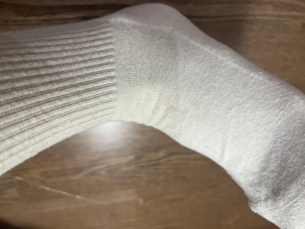 바닥이 도톰해서 폭신하기도 하고 데일리지만 겨울엔 보온효과가 있어 따뜻해요 색상이