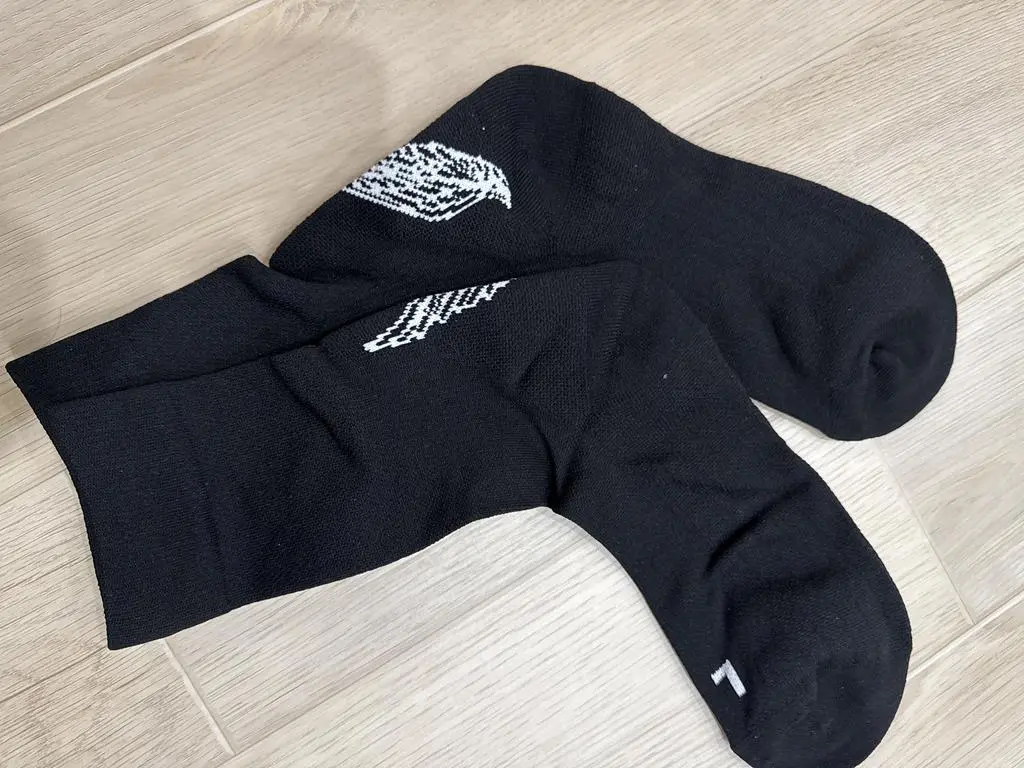 조이는 느낌없이 쫀쫀하면서 탄탄하게 발을 잡아주네요