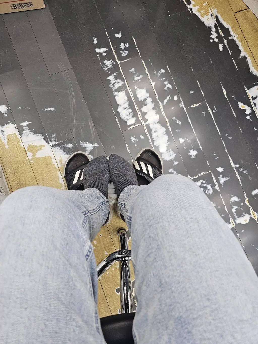 근무할때 발이 너무 시러워서 따뜻한 양말 찾다가 구매했는데
